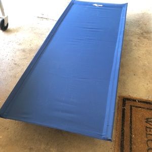 MOUNTAIN TRAILS 'BASE CAMP' FOLDING CAMP COT